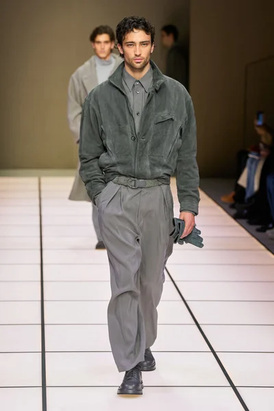 Look 18